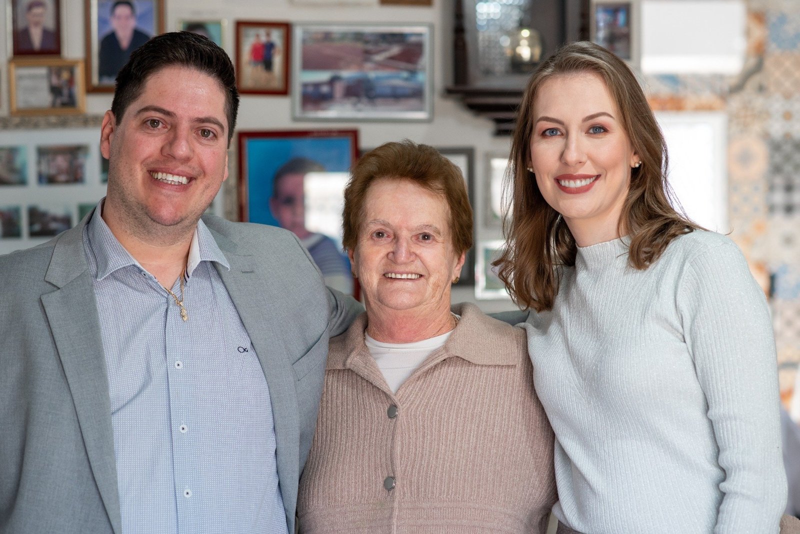 família-instituto-do-ouvido-sorrindo